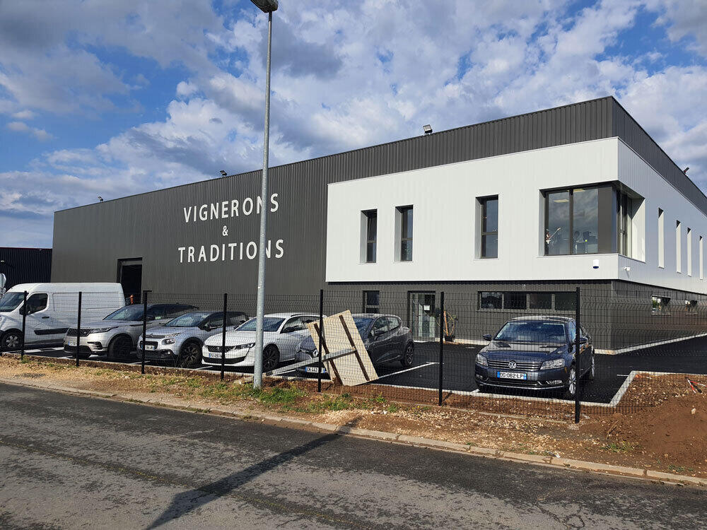 Construction du batiment de stockage pour Vignerons et Traditions