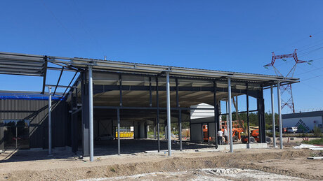 charpente-metallique-bardage-couverture-de-cellules-commerciales-à-Biganos