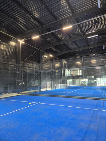 construction-terrain-padel-indoor-charpente-metallique-bouquet-nouvelle-aquitaine