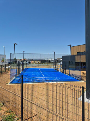 construction-terrain-padel-outdoor-charpente-metallique-bouquet-nouvelle-aquitaine