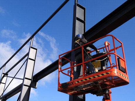 montage-sur-site-charpente-metallique-la-rochelle-extension-batiment-industriel