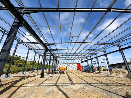 ossature-charpente-metallique-la-rochelle-extension-batiment-industriel