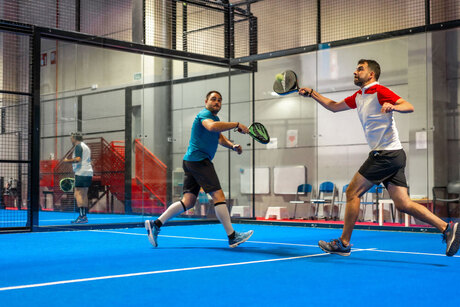 Terrain-padel-indoor-salle-sport-charpente-metallique-charente-maritime